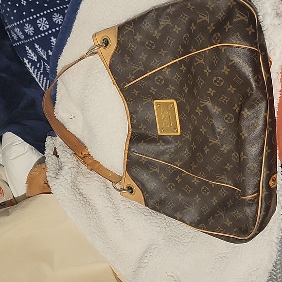 Louis Vuitton Hobo Bag - Picture 7 of 8